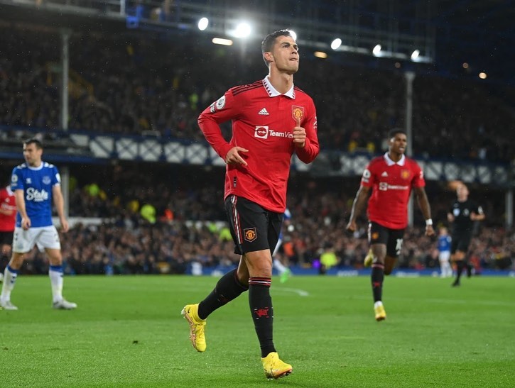 Ronaldo scores his 700th in Manchester United's fight against Everton