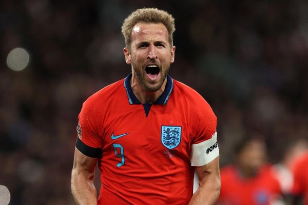 harry kane celebrating for england